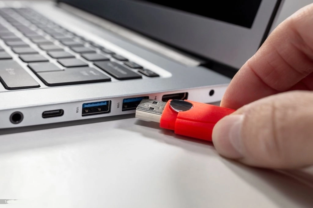 Connect the USB Flash Drive